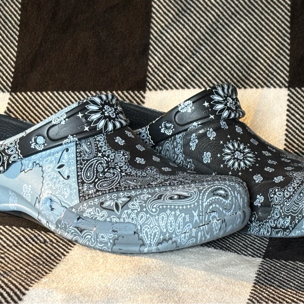 CROCS Black and Gray Bistro Restaurant Non-Slip Mules